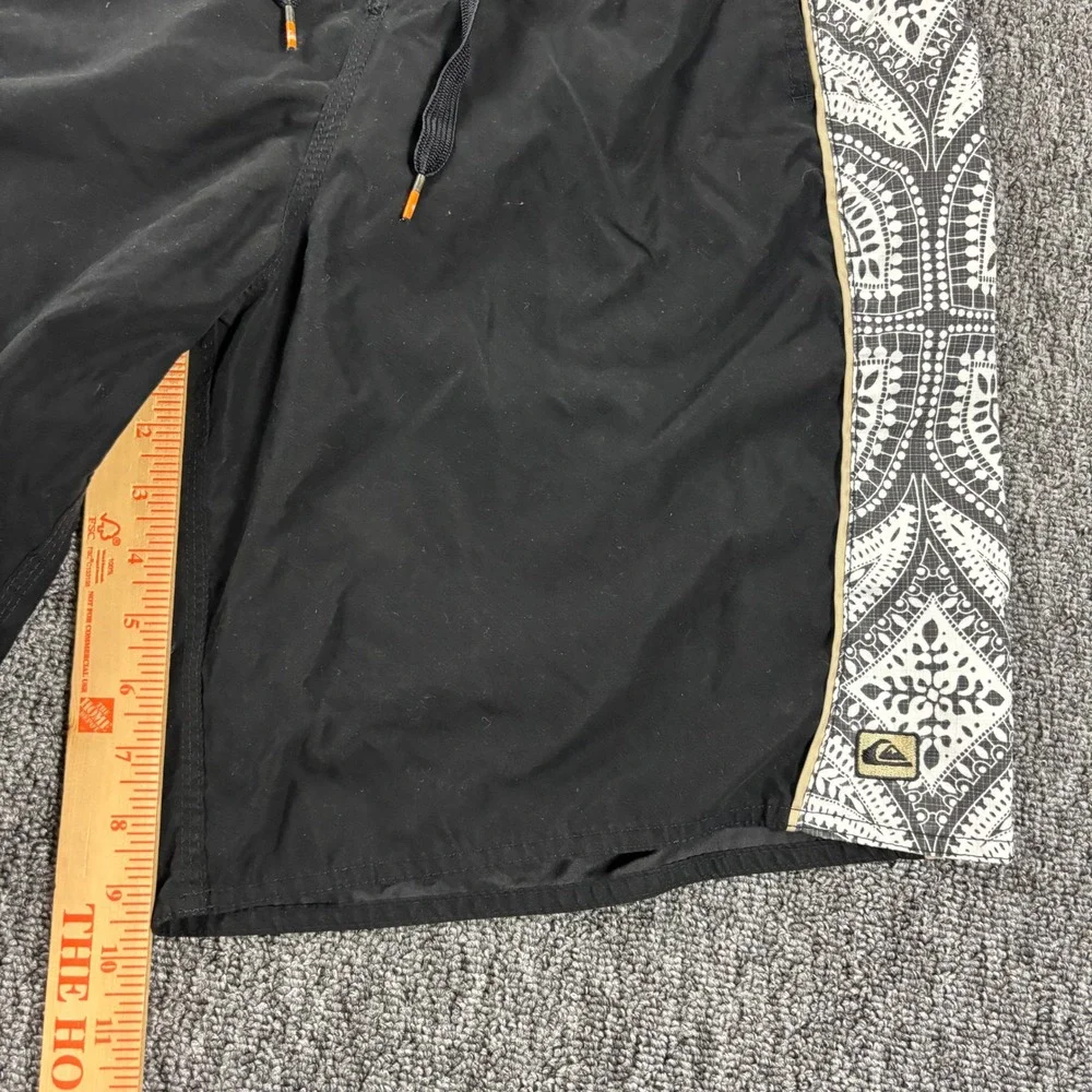 Y2K Baggy Paisley Quiksilver Surf Board Shorts Black Hawaiian Print Large